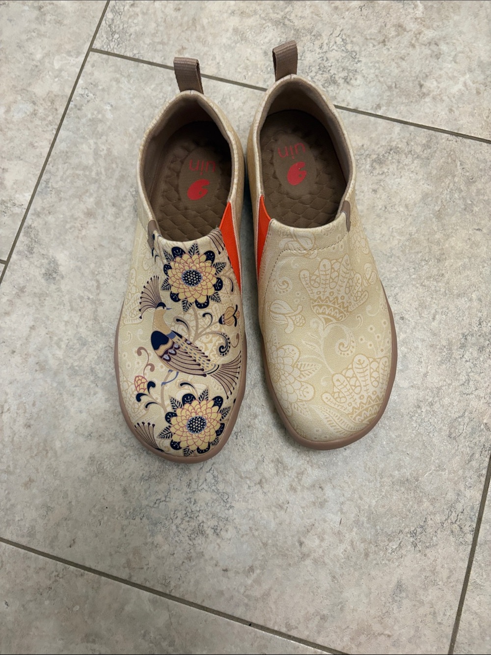UIN Slip-On Floral & Paisley Printed Beige Comfort Shoes. NWOT